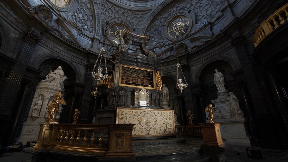 The Bertola altar in the Chapel of the Shroud